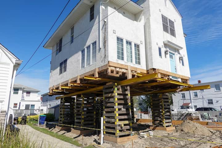 Located in St Charles, Missouri, we are a company that specializes in house lifting, small distance house moving, piles and foundations.